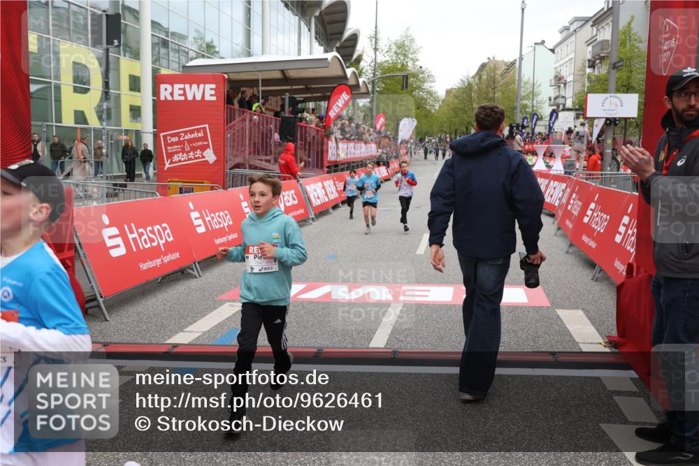 25.04.2026 - Das Zehntel Strokosch-Dieckow http://msf.ph/oto/9626461 25.04.2026 10:49:37 Ziel 6104, 6326, 6407, 7381, 7385, 7547, 7747, 7753, 8025 meine-sportfotos.de