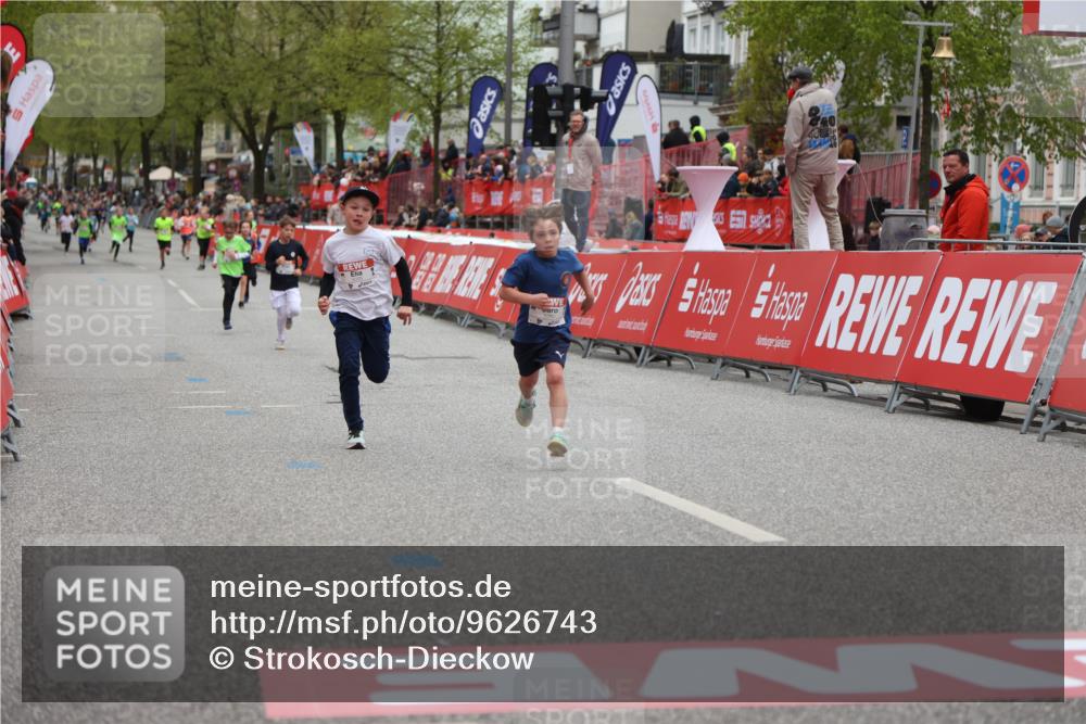 25.04.2026 - Das Zehntel Strokosch-Dieckow http://msf.ph/oto/9626743 25.04.2026 10:50:15 Ziel 5383, 5512, 5579, 5589, 5762, 6041, 6327, 6339, 6964, 7619, 7706, 7882, 7939, 7941 meine-sportfotos.de