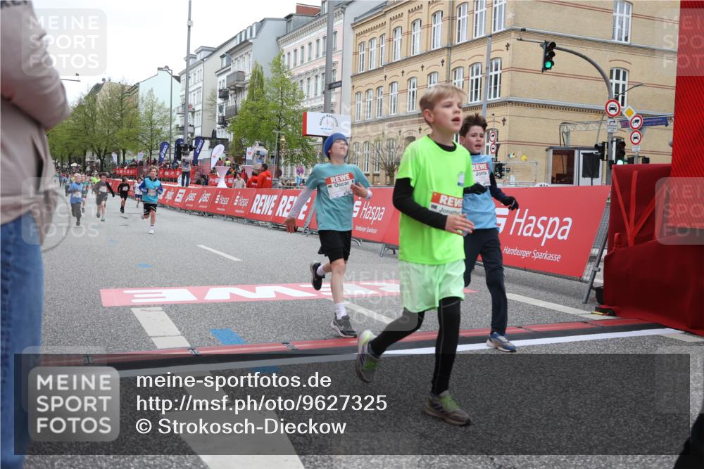 25.04.2026 - Das Zehntel Strokosch-Dieckow http://msf.ph/oto/9627325 25.04.2026 10:50:38 Ziel 5101, 5304, 5444, 6042, 6044, 6210, 6248, 7408, 7409, 7635, 7695 meine-sportfotos.de