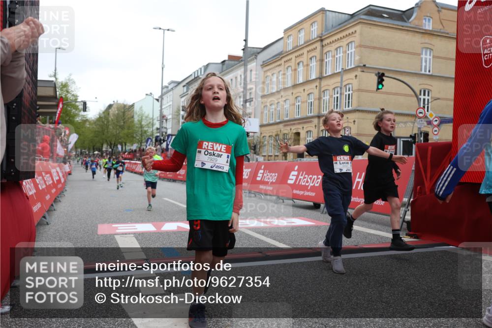 25.04.2026 - Das Zehntel Strokosch-Dieckow http://msf.ph/oto/9627354 25.04.2026 10:50:44 Ziel 5833, 6043, 6332, 6684, 7257, 7929, 8032, 8037, 8040, 8051, 8054 meine-sportfotos.de