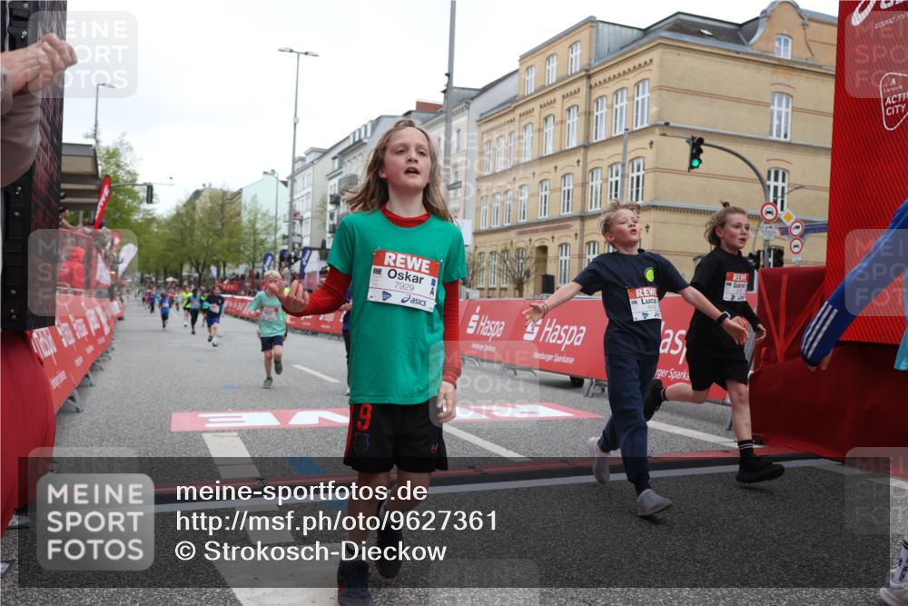 25.04.2026 - Das Zehntel Strokosch-Dieckow http://msf.ph/oto/9627361 25.04.2026 10:50:44 Ziel 5833, 6043, 6332, 6684, 7257, 7929, 8032, 8037, 8040, 8051, 8054 meine-sportfotos.de
