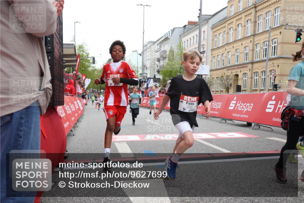 25.04.2026 - Das Zehntel Strokosch-Dieckow http://msf.ph/oto/9627699 25.04.2026 10:50:59 Ziel 5391, 6000, 6059, 6066, 6410, 6555, 7501, 7582, 7951 meine-sportfotos.de