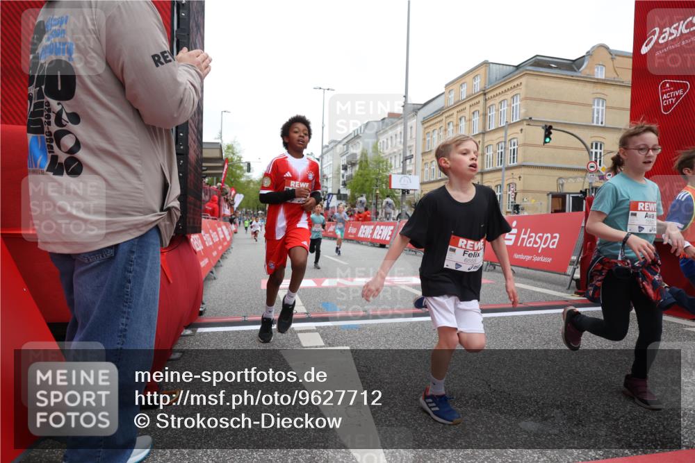 25.04.2026 - Das Zehntel Strokosch-Dieckow http://msf.ph/oto/9627712 25.04.2026 10:50:59 Ziel 5391, 6000, 6059, 6066, 6410, 6555, 7501, 7582, 7951 meine-sportfotos.de