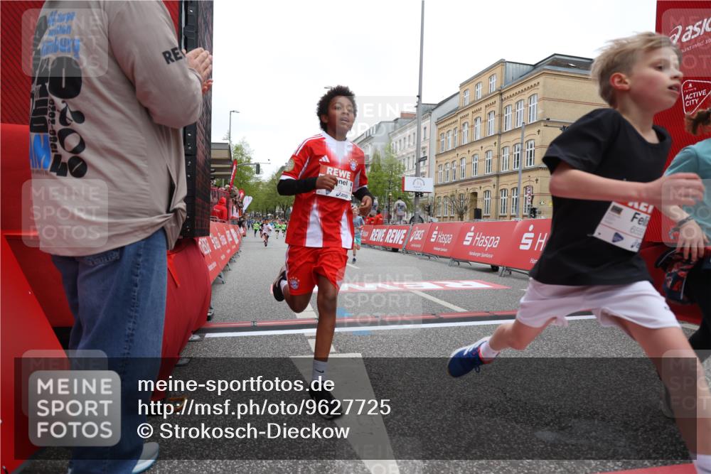 25.04.2026 - Das Zehntel Strokosch-Dieckow http://msf.ph/oto/9627725 25.04.2026 10:50:59 Ziel 5391, 6000, 6059, 6066, 6410, 6555, 7501, 7582, 7951 meine-sportfotos.de