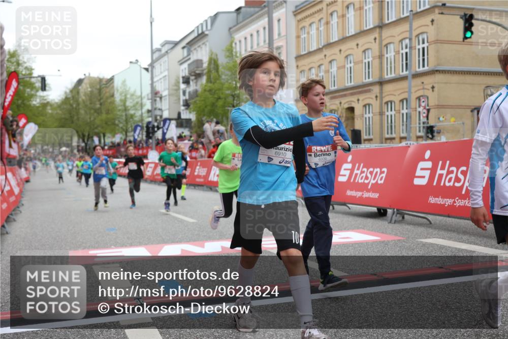 25.04.2026 - Das Zehntel Strokosch-Dieckow http://msf.ph/oto/9628824 25.04.2026 10:51:28 Ziel 5110, 5481, 5566, 5572, 5834, 6039, 6336, 6343, 6353, 6508, 6910, 6993, 7337, 7391, 7725, 7955, 7968 meine-sportfotos.de
