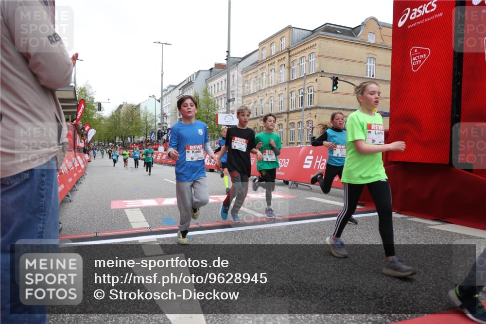 25.04.2026 - Das Zehntel Strokosch-Dieckow http://msf.ph/oto/9628945 25.04.2026 10:51:30 Ziel 5110, 5481, 5566, 5572, 5834, 6336, 6343, 6353, 6508, 6910, 6993, 7337, 7725, 7968 meine-sportfotos.de