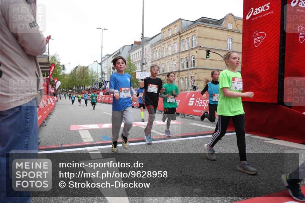 25.04.2026 - Das Zehntel Strokosch-Dieckow http://msf.ph/oto/9628958 25.04.2026 10:51:30 Ziel 5110, 5481, 5566, 5572, 5834, 6336, 6343, 6353, 6508, 6910, 6993, 7337, 7725, 7968 meine-sportfotos.de