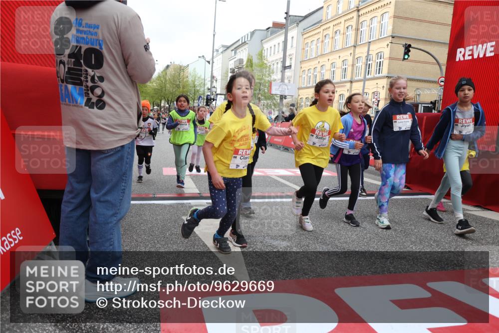 25.04.2026 - Das Zehntel Strokosch-Dieckow http://msf.ph/oto/9629669 25.04.2026 09:02:39 Ziel 1000, 1057, 1249, 1252, 1293, 1527, 1530, 1941, 1942, 1950, 1957, 2407, 2485, 2759, 2766, 2795, 2888, 3032, 3137, 3147, 3628, 3692, 3770, 3954, 3983 meine-sportfotos.de