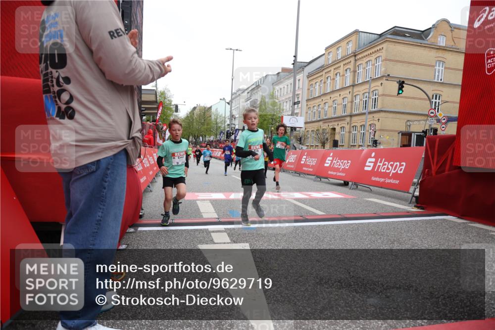 25.04.2026 - Das Zehntel Strokosch-Dieckow http://msf.ph/oto/9629719 25.04.2026 10:51:38 Ziel 5273, 5276, 5281, 5728, 5752, 5924, 6040, 6052, 6151, 6890, 6907, 6966, 7935, 8061 meine-sportfotos.de