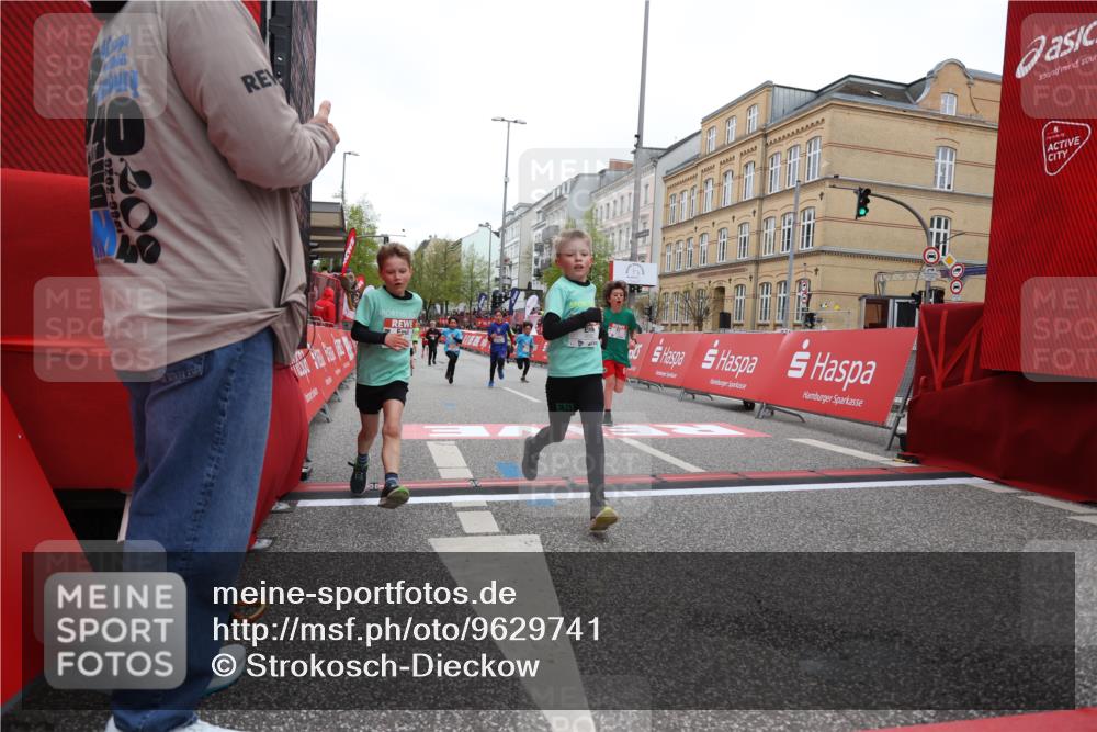 25.04.2026 - Das Zehntel Strokosch-Dieckow http://msf.ph/oto/9629741 25.04.2026 10:51:38 Ziel 5273, 5276, 5281, 5728, 5752, 5924, 6040, 6052, 6151, 6890, 6907, 6966, 7935, 8061 meine-sportfotos.de