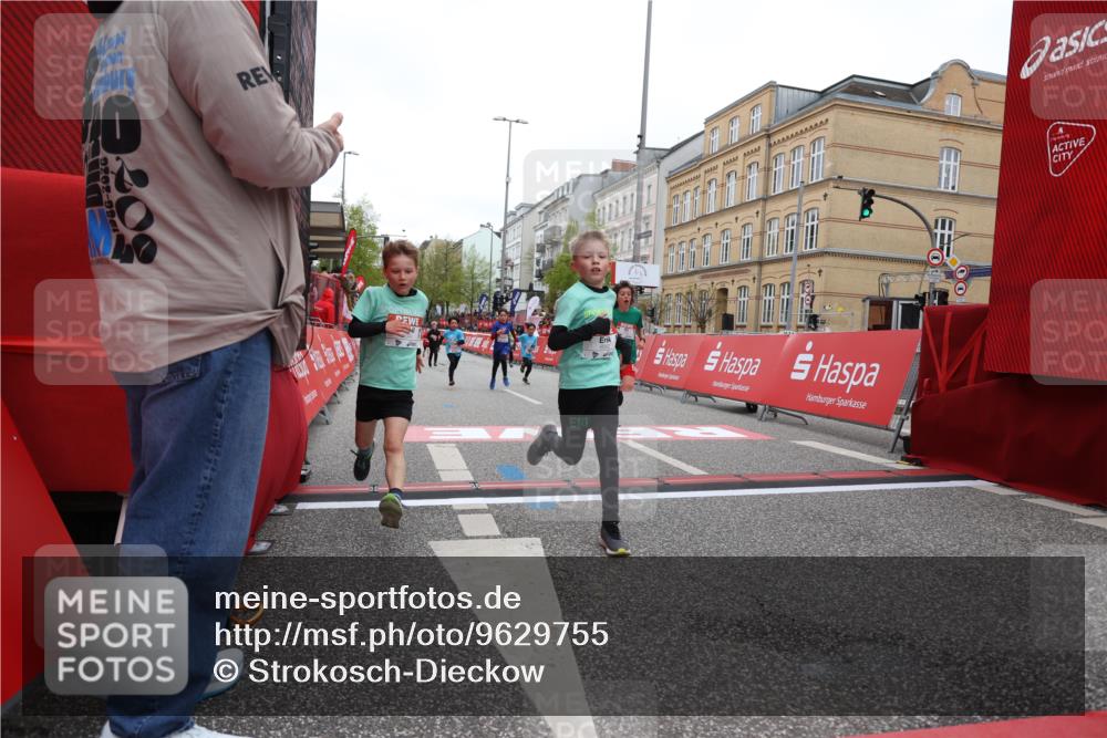 25.04.2026 - Das Zehntel Strokosch-Dieckow http://msf.ph/oto/9629755 25.04.2026 10:51:38 Ziel 5273, 5276, 5281, 5728, 5752, 5924, 6040, 6052, 6151, 6890, 6907, 6966, 7935, 8061 meine-sportfotos.de