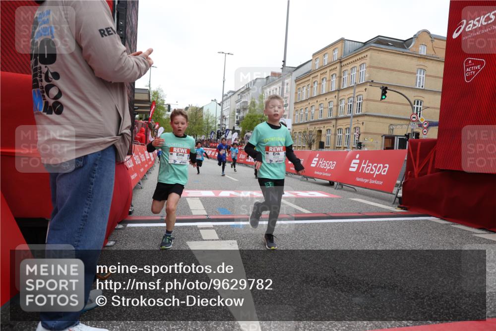 25.04.2026 - Das Zehntel Strokosch-Dieckow http://msf.ph/oto/9629782 25.04.2026 10:51:39 Ziel 5273, 5276, 5281, 5728, 5752, 5924, 6040, 6052, 6151, 6890, 6907, 6966, 7935, 8061 meine-sportfotos.de