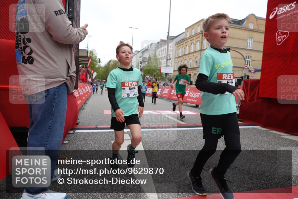 25.04.2026 - Das Zehntel Strokosch-Dieckow http://msf.ph/oto/9629870 25.04.2026 10:51:39 Ziel 5273, 5276, 5281, 5728, 5752, 5924, 6040, 6052, 6151, 6890, 6907, 6966, 7935, 8061 meine-sportfotos.de
