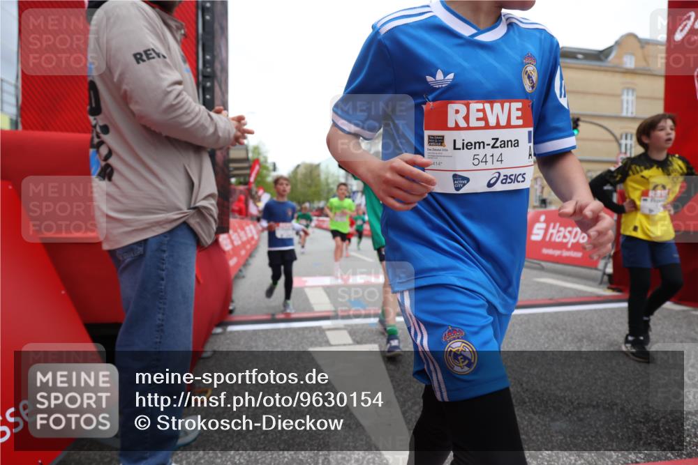 25.04.2026 - Das Zehntel Strokosch-Dieckow http://msf.ph/oto/9630154 25.04.2026 10:51:44 Ziel 5414, 5435, 6040, 6052, 6117, 6425, 6531, 6890, 6907, 6967, 7145, 7325, 7914, 7935, 8060, 8061 meine-sportfotos.de