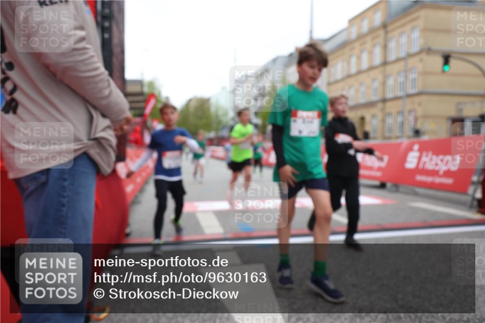 25.04.2026 - Das Zehntel Strokosch-Dieckow http://msf.ph/oto/9630163 25.04.2026 10:51:44 Ziel 5414, 5435, 6040, 6052, 6117, 6425, 6531, 6890, 6907, 6967, 7145, 7325, 7914, 7935, 8060, 8061 meine-sportfotos.de