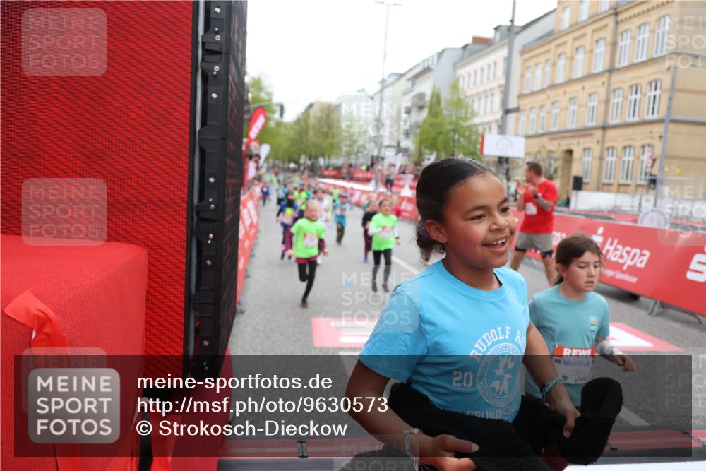 25.04.2026 - Das Zehntel Strokosch-Dieckow http://msf.ph/oto/9630573 25.04.2026 11:04:21 Ziel 5052, 5053, 5115, 5215, 5217, 5410, 5423, 5440, 5914, 5915, 5945, 5998, 6030, 6567, 6887, 7064, 7087, 7237, 7269, 7600, 7609, 7979, 7980, 7994 meine-sportfotos.de