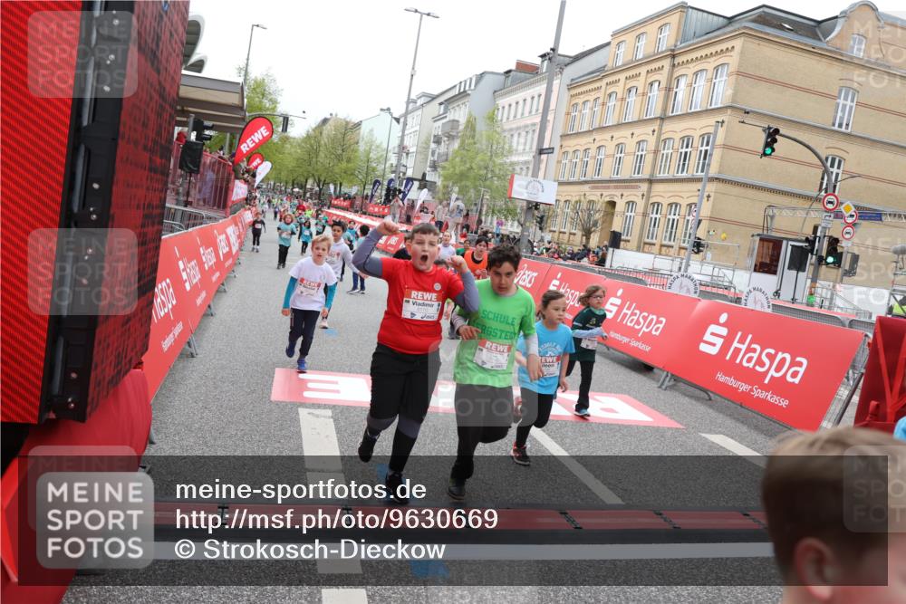 25.04.2026 - Das Zehntel Strokosch-Dieckow http://msf.ph/oto/9630669 25.04.2026 11:05:47 Ziel 5021, 5105, 5119, 5145, 5146, 5205, 5475, 5989, 6022, 6110, 6295, 6297, 6781, 6799, 6805, 7035, 7143, 7404, 7567, 8069 meine-sportfotos.de