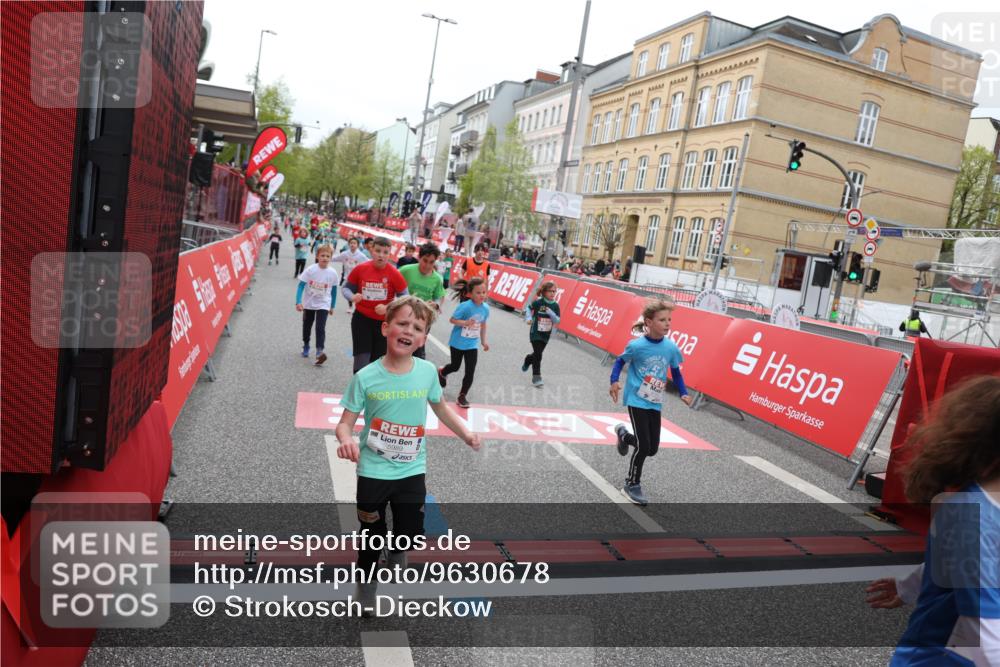 25.04.2026 - Das Zehntel Strokosch-Dieckow http://msf.ph/oto/9630678 25.04.2026 11:05:46 Ziel 5021, 5105, 5141, 5145, 5146, 5205, 5989, 6022, 6110, 6295, 6297, 6781, 6799, 6805, 7035, 7143, 7404, 7567, 8069 meine-sportfotos.de