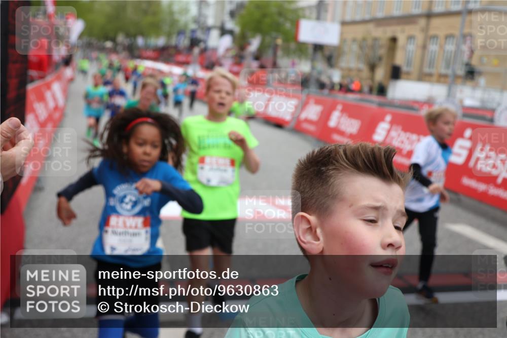 25.04.2026 - Das Zehntel Strokosch-Dieckow http://msf.ph/oto/9630863 25.04.2026 10:52:14 Ziel 5120, 5251, 5433, 5518, 5550, 5688, 5753, 5794, 5838, 6088, 6350, 6659, 6687, 6691, 6764, 6908, 7073, 7158, 7169, 7178, 7182, 7186, 7321, 7719, 7723, 7729, 7900, 7911, 7981 meine-sportfotos.de