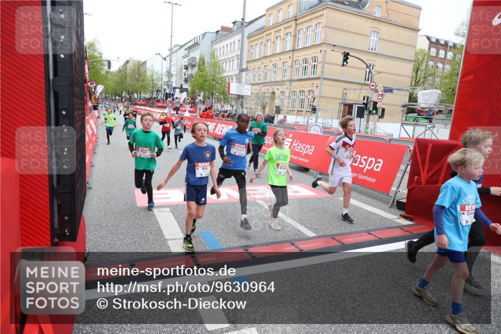 25.04.2026 - Das Zehntel Strokosch-Dieckow http://msf.ph/oto/9630964 25.04.2026 10:52:20 Ziel 5251, 5362, 5379, 5396, 5433, 5794, 5838, 6139, 6358, 6532, 6550, 6822, 6856, 6908, 7126, 7136, 7169, 7186, 7590, 7719, 7909, 7946, 7981 meine-sportfotos.de