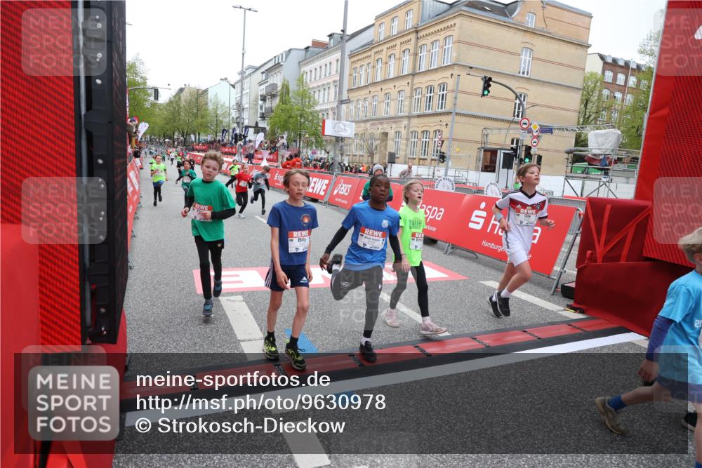 25.04.2026 - Das Zehntel Strokosch-Dieckow http://msf.ph/oto/9630978 25.04.2026 10:52:20 Ziel 5251, 5362, 5379, 5396, 5433, 5794, 5838, 6139, 6358, 6532, 6550, 6822, 6856, 6908, 7126, 7136, 7169, 7186, 7590, 7719, 7909, 7946, 7981 meine-sportfotos.de