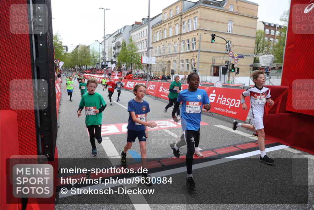 25.04.2026 - Das Zehntel Strokosch-Dieckow http://msf.ph/oto/9630984 25.04.2026 10:52:20 Ziel 5251, 5362, 5379, 5396, 5433, 5794, 5838, 6139, 6358, 6532, 6550, 6822, 6856, 6908, 7126, 7136, 7169, 7186, 7590, 7719, 7909, 7946, 7981 meine-sportfotos.de