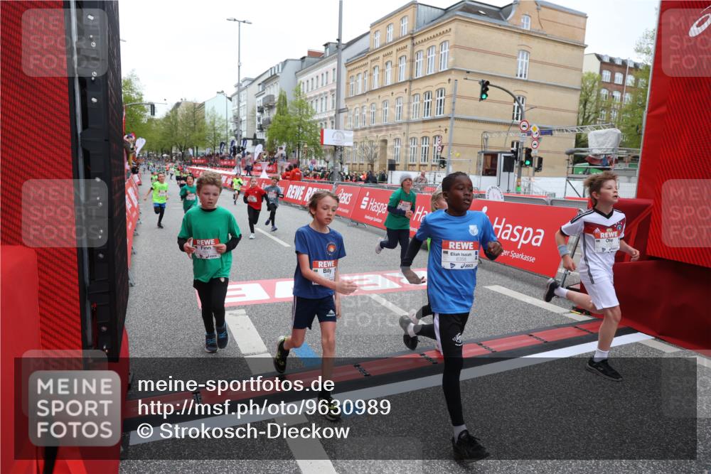 25.04.2026 - Das Zehntel Strokosch-Dieckow http://msf.ph/oto/9630989 25.04.2026 10:52:20 Ziel 5251, 5362, 5379, 5396, 5433, 5794, 5838, 6139, 6358, 6532, 6550, 6822, 6856, 6908, 7126, 7136, 7169, 7186, 7590, 7719, 7909, 7946, 7981 meine-sportfotos.de