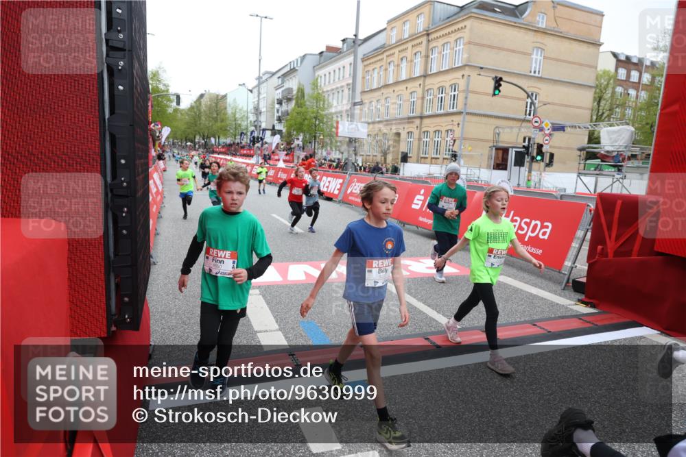 25.04.2026 - Das Zehntel Strokosch-Dieckow http://msf.ph/oto/9630999 25.04.2026 10:52:20 Ziel 5251, 5362, 5379, 5396, 5433, 5794, 5838, 6139, 6358, 6532, 6550, 6822, 6856, 6908, 7126, 7136, 7169, 7186, 7590, 7719, 7909, 7946, 7981 meine-sportfotos.de