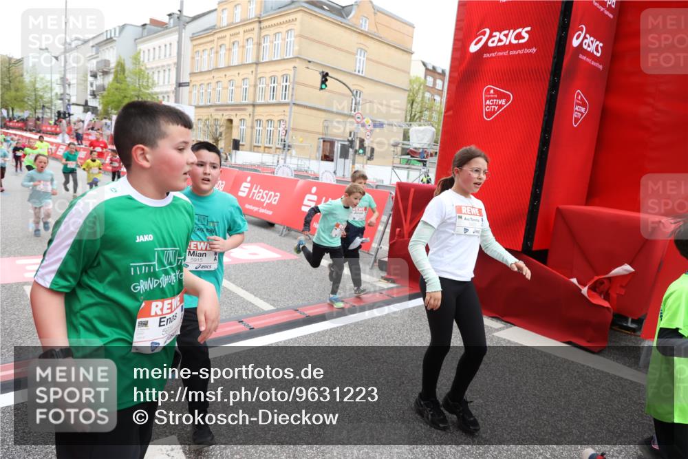 25.04.2026 - Das Zehntel Strokosch-Dieckow http://msf.ph/oto/9631223 25.04.2026 11:04:17 Ziel 5053, 5111, 5115, 5184, 5186, 5215, 5217, 5410, 5423, 5440, 5594, 5899, 5902, 5914, 5915, 5922, 5998, 6030, 6315, 6316, 6457, 6476, 6479, 6591, 6607, 6887, 7018, 7031, 7609, 7979, 7980 meine-sportfotos.de