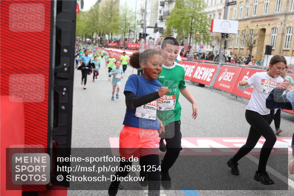 25.04.2026 - Das Zehntel Strokosch-Dieckow http://msf.ph/oto/9631254 25.04.2026 11:04:16 Ziel 5111, 5115, 5184, 5186, 5215, 5217, 5410, 5423, 5440, 5594, 5899, 5902, 5914, 5915, 5922, 5998, 6030, 6315, 6316, 6457, 6476, 6479, 6591, 6607, 7018, 7031, 7444, 7609, 7979 meine-sportfotos.de
