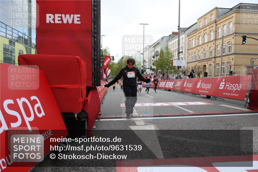 25.04.2026 - Das Zehntel Strokosch-Dieckow http://msf.ph/oto/9631539 25.04.2026 09:07:42 Ziel 1498, 2614 meine-sportfotos.de
