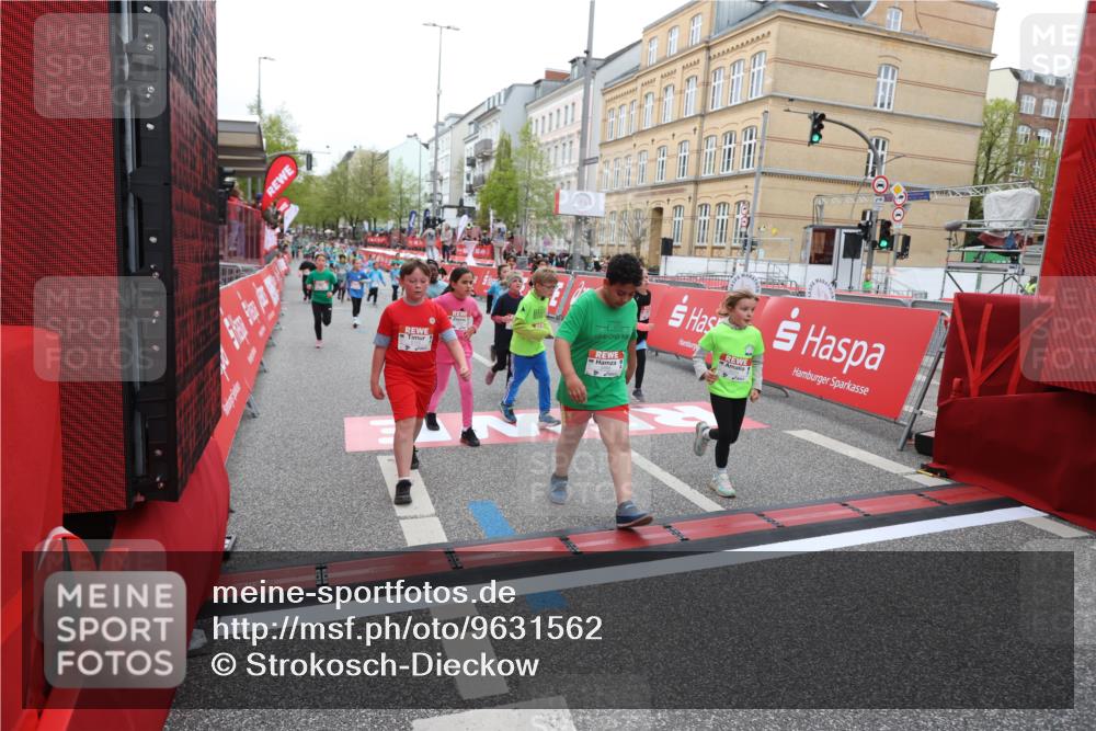 25.04.2026 - Das Zehntel Strokosch-Dieckow http://msf.ph/oto/9631562 25.04.2026 11:03:50 Ziel 5046, 5214, 5224, 5225, 5888, 5895, 6150, 6268, 6485, 6570, 6812, 6817, 6849, 6994, 7000, 7025, 7347, 7538, 7874, 7934 meine-sportfotos.de