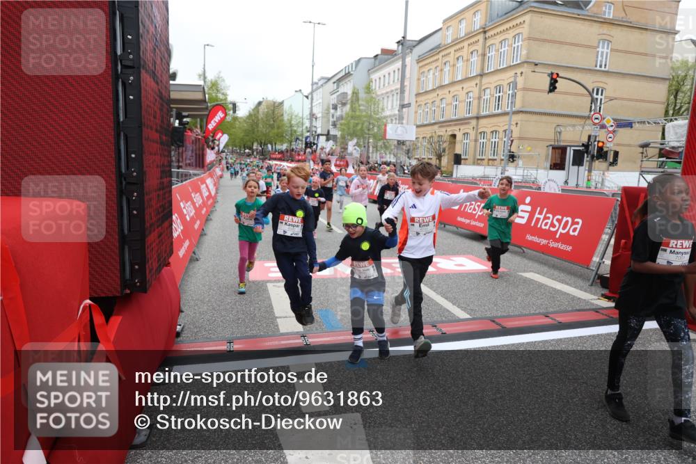 25.04.2026 - Das Zehntel Strokosch-Dieckow http://msf.ph/oto/9631863 25.04.2026 11:02:56 Ziel 5149, 5242, 5253, 5491, 5868, 6233, 6254, 6397, 6401, 6569, 6578, 6582, 6595, 6689, 6690, 6725, 6731, 6767, 6992, 7001, 7581, 7617, 7773, 7920, 7924, 7974 meine-sportfotos.de
