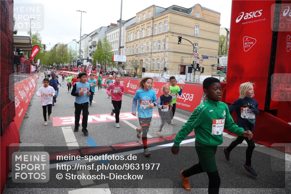 25.04.2026 - Das Zehntel Strokosch-Dieckow http://msf.ph/oto/9631977 25.04.2026 11:02:32 Ziel 5055, 5131, 5133, 5138, 5369, 5670, 5718, 5941, 6170, 6203, 6204, 6211, 6464, 6503, 6511, 6549, 6833, 7020, 7085, 7188, 7443, 7482, 7502, 7670 meine-sportfotos.de