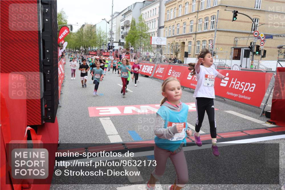 25.04.2026 - Das Zehntel Strokosch-Dieckow http://msf.ph/oto/9632173 25.04.2026 11:01:41 Ziel 3970, 5070, 5170, 5196, 5265, 5285, 5474, 5679, 5961, 5994, 6188, 6245, 6283, 6371, 6379, 6437, 6446, 6455, 6968, 6969, 6991, 7003, 7118, 7220, 7422, 7423, 7478 meine-sportfotos.de