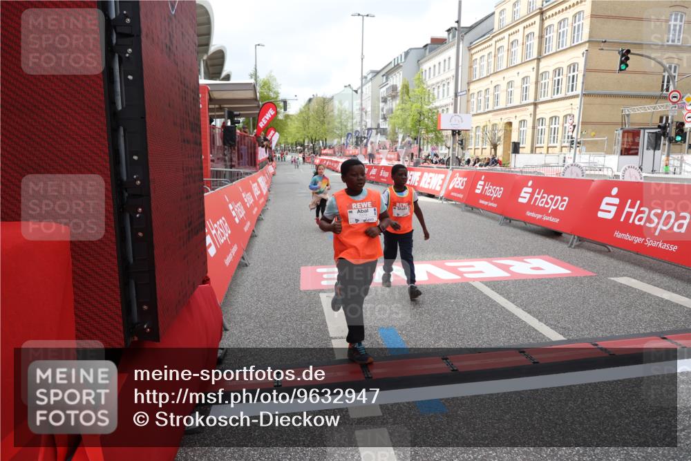 25.04.2026 - Das Zehntel Strokosch-Dieckow http://msf.ph/oto/9632947 25.04.2026 11:11:22 Ziel 7351, 7379, 7534 meine-sportfotos.de