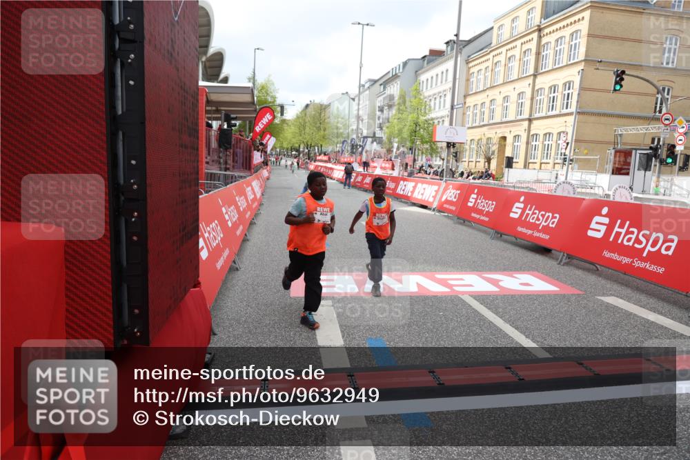 25.04.2026 - Das Zehntel Strokosch-Dieckow http://msf.ph/oto/9632949 25.04.2026 11:11:21 Ziel 7351, 7379 meine-sportfotos.de
