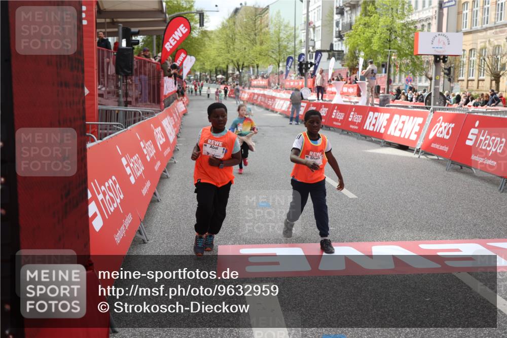25.04.2026 - Das Zehntel Strokosch-Dieckow http://msf.ph/oto/9632959 25.04.2026 11:11:21 Ziel 7351, 7379 meine-sportfotos.de