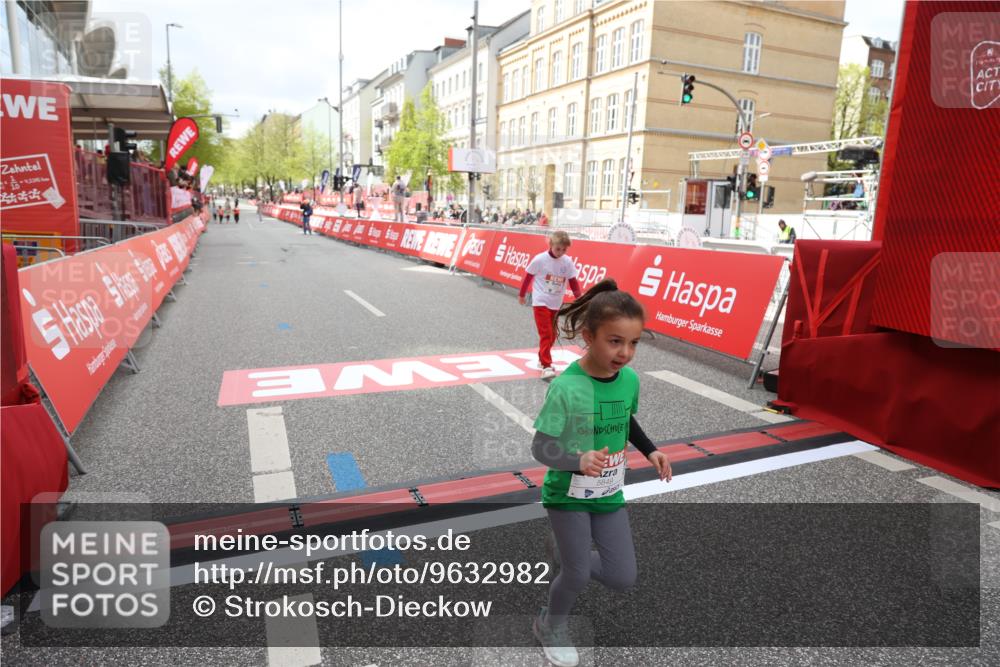 25.04.2026 - Das Zehntel Strokosch-Dieckow http://msf.ph/oto/9632982 25.04.2026 11:11:08 Ziel 5199, 5730, 5849, 5863 meine-sportfotos.de
