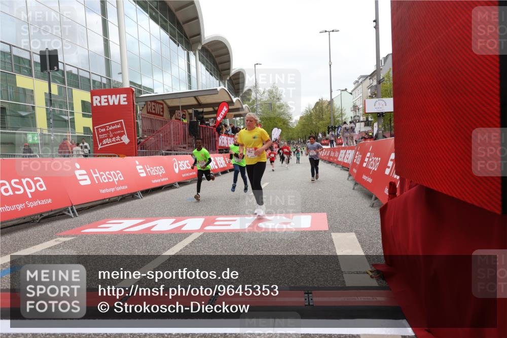 25.04.2026 - Das Zehntel Strokosch-Dieckow http://msf.ph/oto/9645353 25.04.2026 13:07:15 Ziel 10090, 10094, 10667, 12321, 12526, 12598, 12618 meine-sportfotos.de