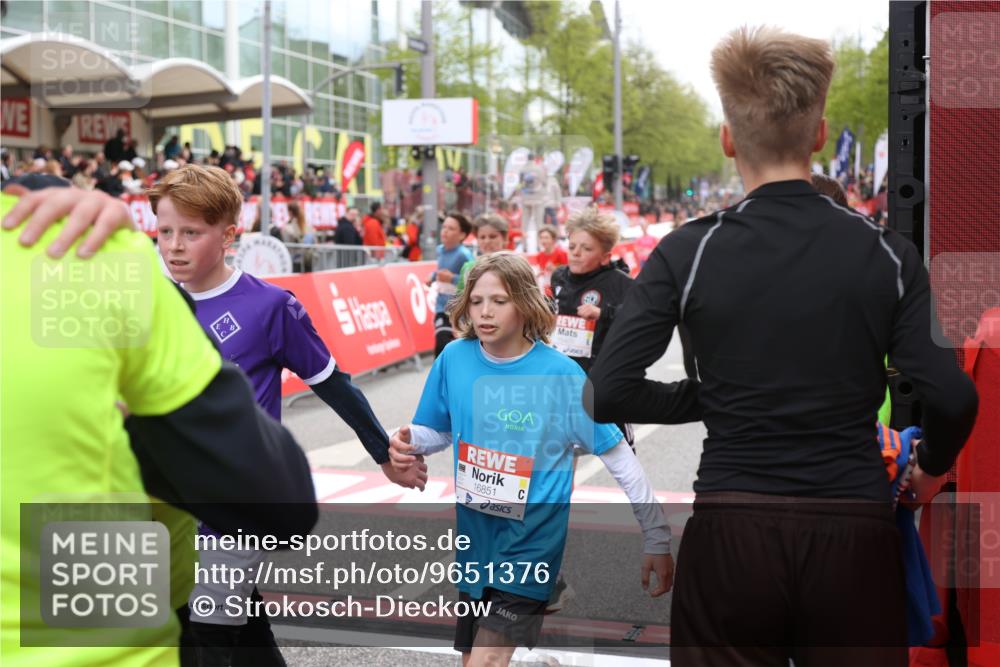 25.04.2026 - Das Zehntel Strokosch-Dieckow http://msf.ph/oto/9651376 25.04.2026 14:53:03 Ziel 15281, 15406, 15420, 15641, 15817, 15838, 15888, 15964, 16510, 16567, 16584, 16709, 16762, 16851, 17064, 17097, 17476, 17672, 17673, 17678, 17813, 17855, 17856, 17881, 17905 meine-sportfotos.de
