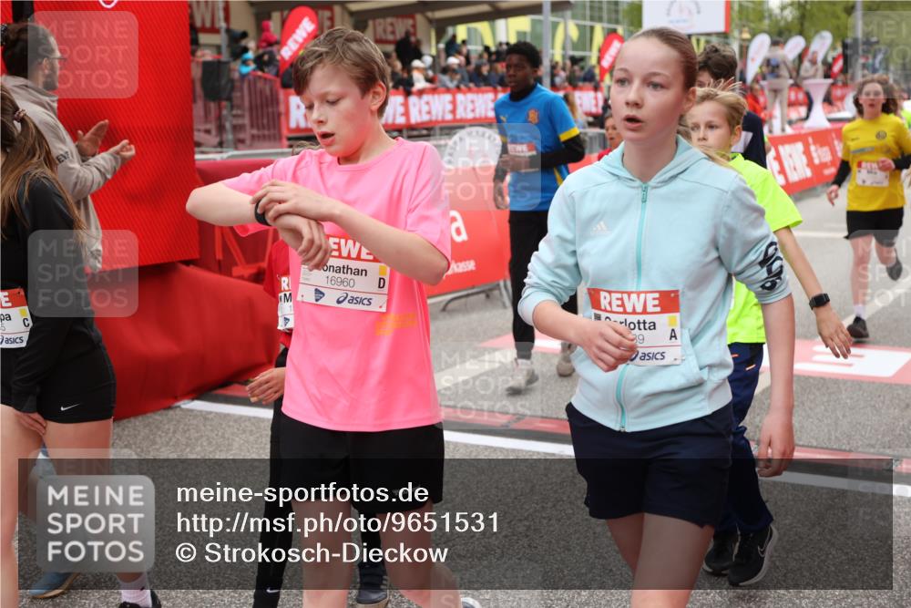 25.04.2026 - Das Zehntel Strokosch-Dieckow http://msf.ph/oto/9651531 25.04.2026 14:52:55 Ziel 15064, 15118, 15265, 15334, 15406, 15642, 15716, 15777, 15836, 15957, 15964, 16114, 16239, 16426, 16508, 16527, 16589, 16831, 16840, 16960, 17257, 17442, 17443, 17995, 18184, 18306 meine-sportfotos.de