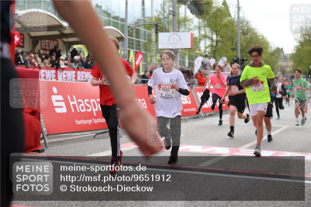 25.04.2026 - Das Zehntel Strokosch-Dieckow http://msf.ph/oto/9651912 25.04.2026 14:52:40 Ziel 15267, 15268, 15284, 15319, 15562, 15643, 15697, 15977, 16733, 16951, 17065, 17071, 17094, 17100, 17101, 17245, 17577, 17758, 17811, 17914, 18006, 18027, 18130 meine-sportfotos.de