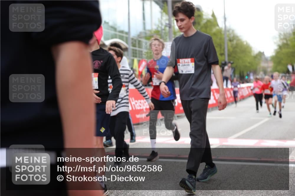25.04.2026 - Das Zehntel Strokosch-Dieckow http://msf.ph/oto/9652586 25.04.2026 14:52:30 Ziel 15119, 15123, 15283, 15343, 15344, 15882, 16055, 16155, 16343, 16372, 16430, 16528, 16573, 16663, 17042, 17043, 17332, 17490, 17777, 18073, 18202, 18230 meine-sportfotos.de