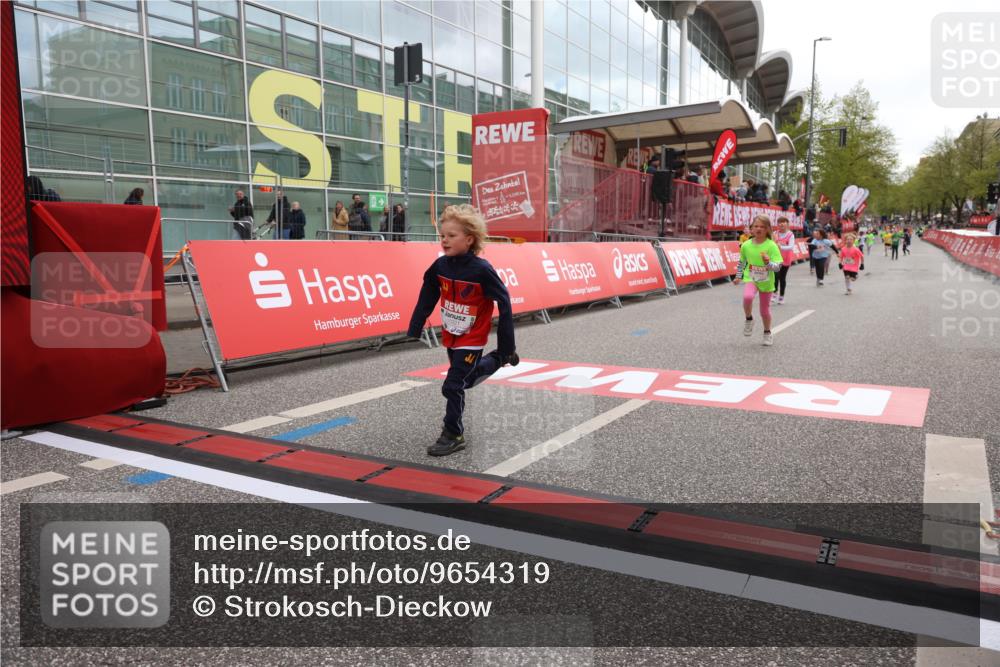 25.04.2026 - Das Zehntel Strokosch-Dieckow http://msf.ph/oto/9654319 25.04.2026 13:08:45 Ziel 10319, 10321, 10928, 10946, 12061, 12068 meine-sportfotos.de