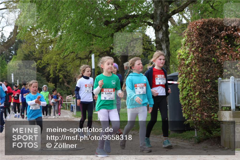 25.04.2026 - Das Zehntel Zöllner http://msf.ph/oto/9658318 25.04.2026 07:48:31 Laufen 1980, 1982, 1960 meine-sportfotos.de