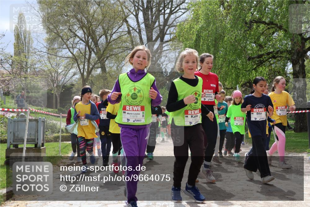 25.04.2026 - Das Zehntel Zöllner http://msf.ph/oto/9664075 25.04.2026 11:46:23 Laufen 1949, 11978, 11964, 10552 meine-sportfotos.de