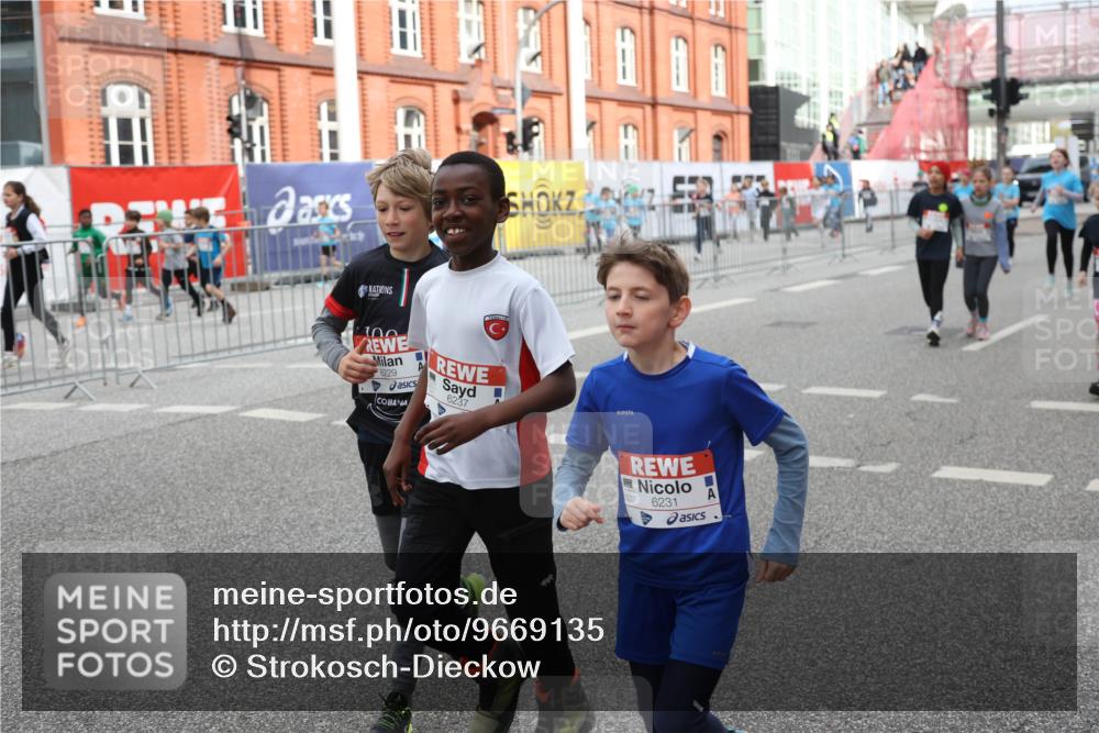 25.04.2026 - Das Zehntel Strokosch-Dieckow http://msf.ph/oto/9669135 25.04.2026 10:07:13 Allgemein zum Event 100, 6229, 6237, 6231 meine-sportfotos.de