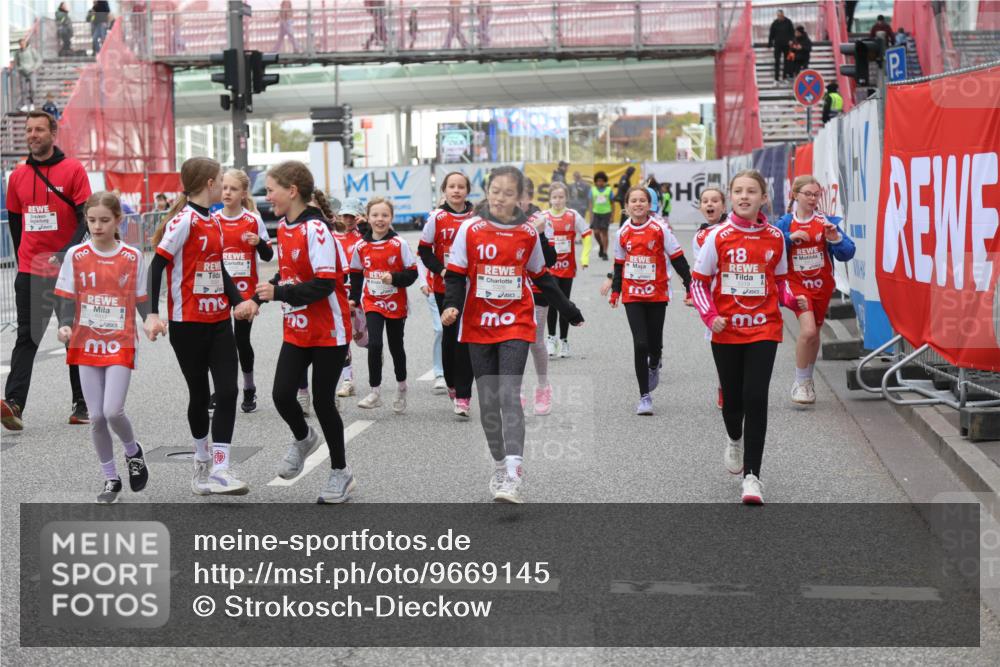25.04.2026 - Das Zehntel Strokosch-Dieckow http://msf.ph/oto/9669145 25.04.2026 10:07:41 Allgemein zum Event 7, 11, 17, 10, 30, 18, 5319 meine-sportfotos.de