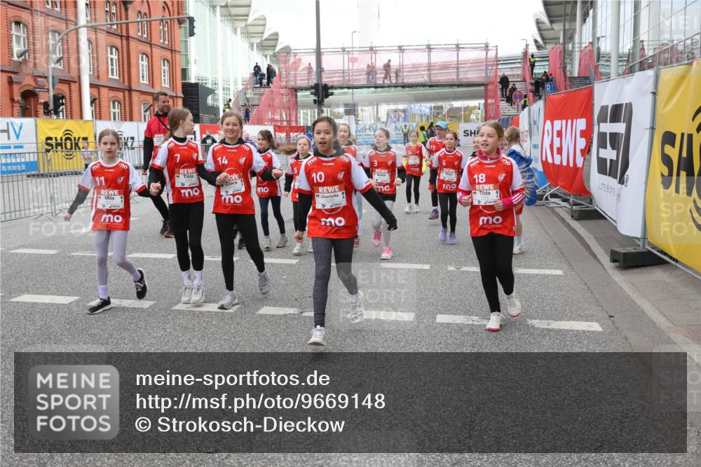25.04.2026 - Das Zehntel Strokosch-Dieckow http://msf.ph/oto/9669148 25.04.2026 10:07:42 Allgemein zum Event 7, 14, 10, 3, 30, 18 meine-sportfotos.de